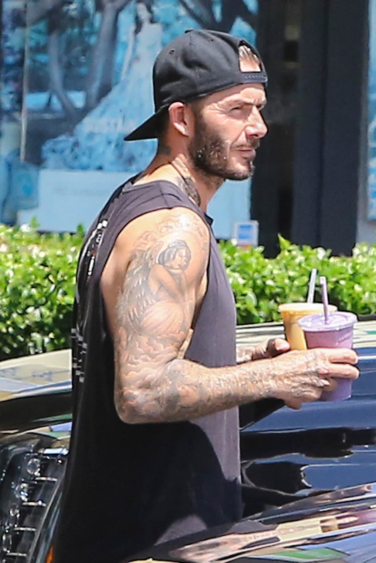 Claro que con un hombre así, seguro hay que estar bien hidratada, porque él está que arde.