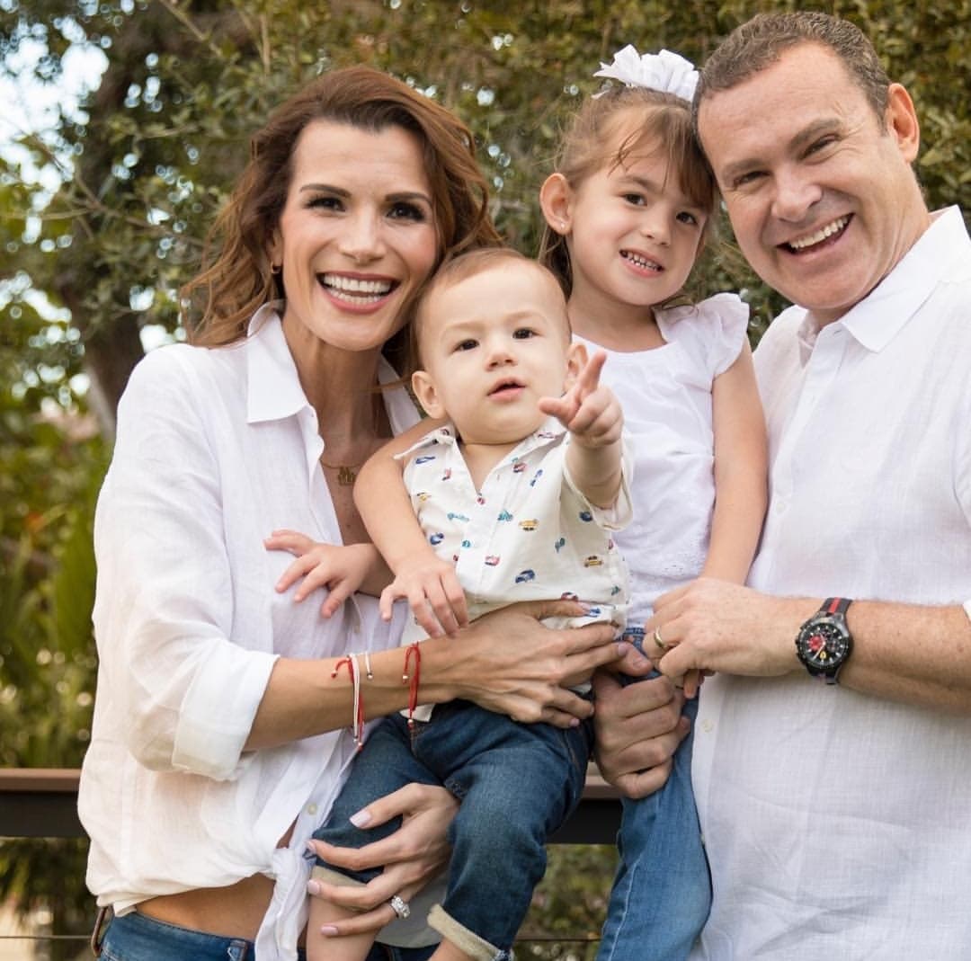 Alan Tacher felicitó a su hijo por su primer año de la siguiente manera: “Felicidades hijito, ya un añito, todavía no lo puedo creer. Nuevamente gracias a todos por su ayuda, por su imaginación y por todo su amor a nuestra familia para que todo saliera perfecto”.
<br>