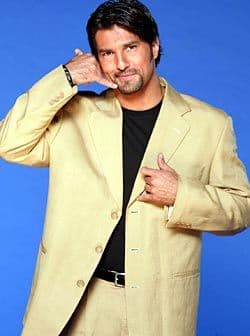 "Nos casamos en México en 1998, nos casamos en Monterrey ya cuando hicimos la fiesta de la boda y ya todo bien, en orden, como debió de haber sido. Yo estaba embarazada de Melanie", reveló la artista.