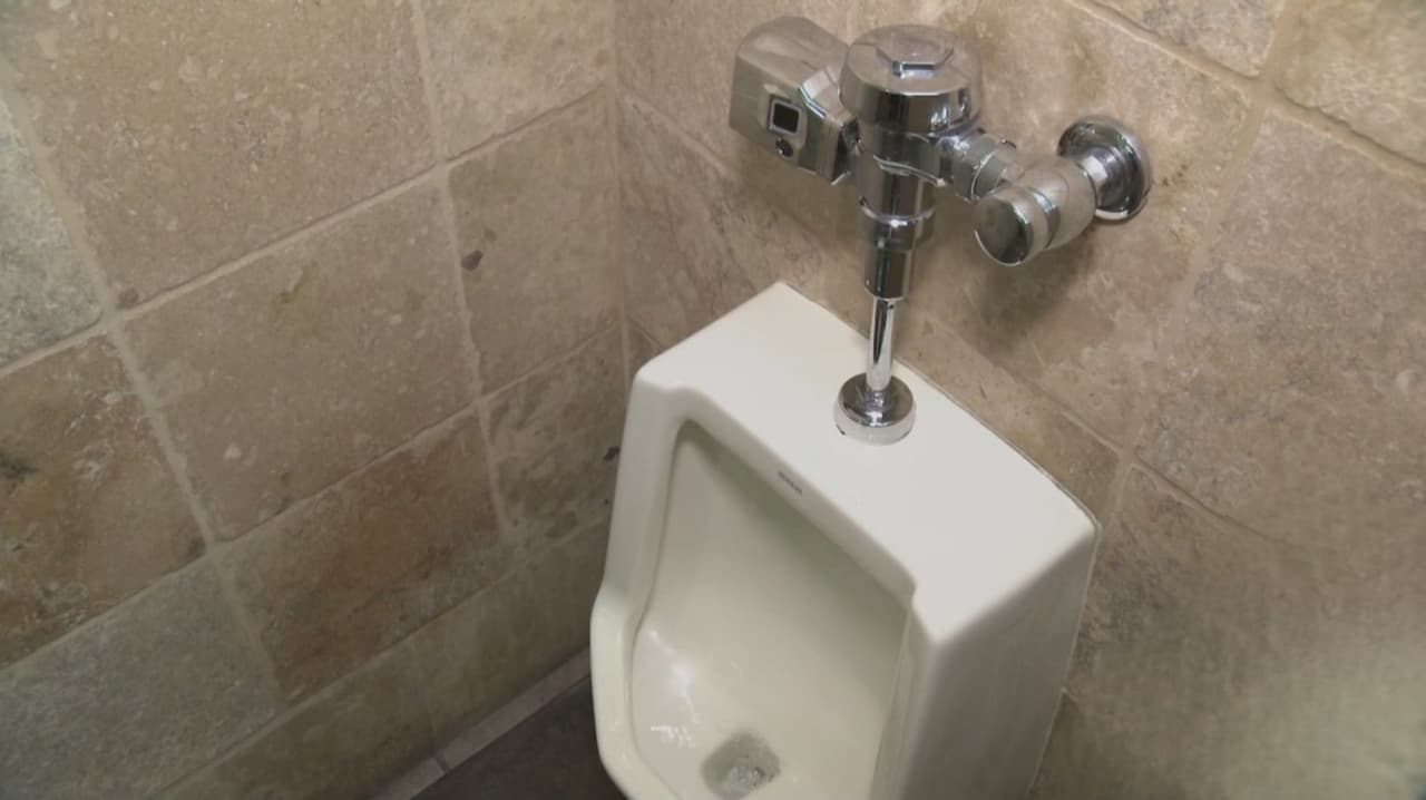 Investigan a Daniel Sánchez por presuntamente grabar a sus compañeros en el baño del trabajo