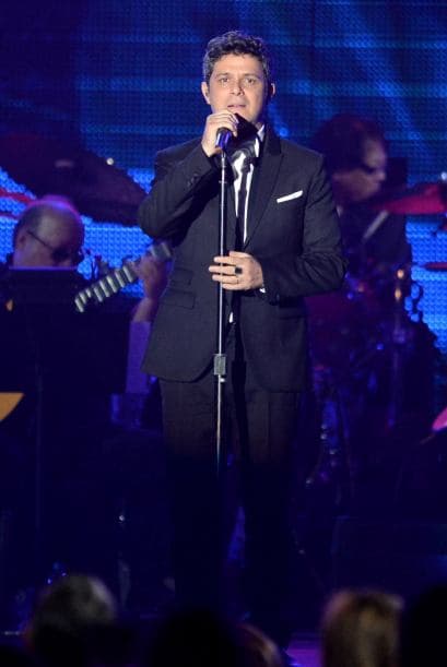 Miguel Bosé la Persona del Año en Latin GRAMMY 2013 fue homenajeado por los grandes de la música. Santiago Cruz, Alex Cuba, Gianmarco, Natalia Lafourcade, Pablo Alborán, Juan Campodónico, Jesse & Joy, Juanes, Illya Kuryaki, Ricky Martin, Laura Pausini, Draco Rosa, Alejandro Sanz, Ximena Sariñana, Julieta Venegas y Carlos Vives, honraron a Bosé.