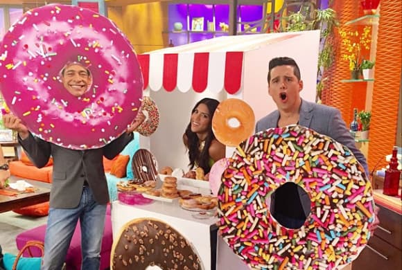 'Viernes en familia @despiertaamericatv @franciscalachapeltv @johnnylozada No nos dejes caer en la tentación', bromeó Alejandro. (Junio 5, 2015)