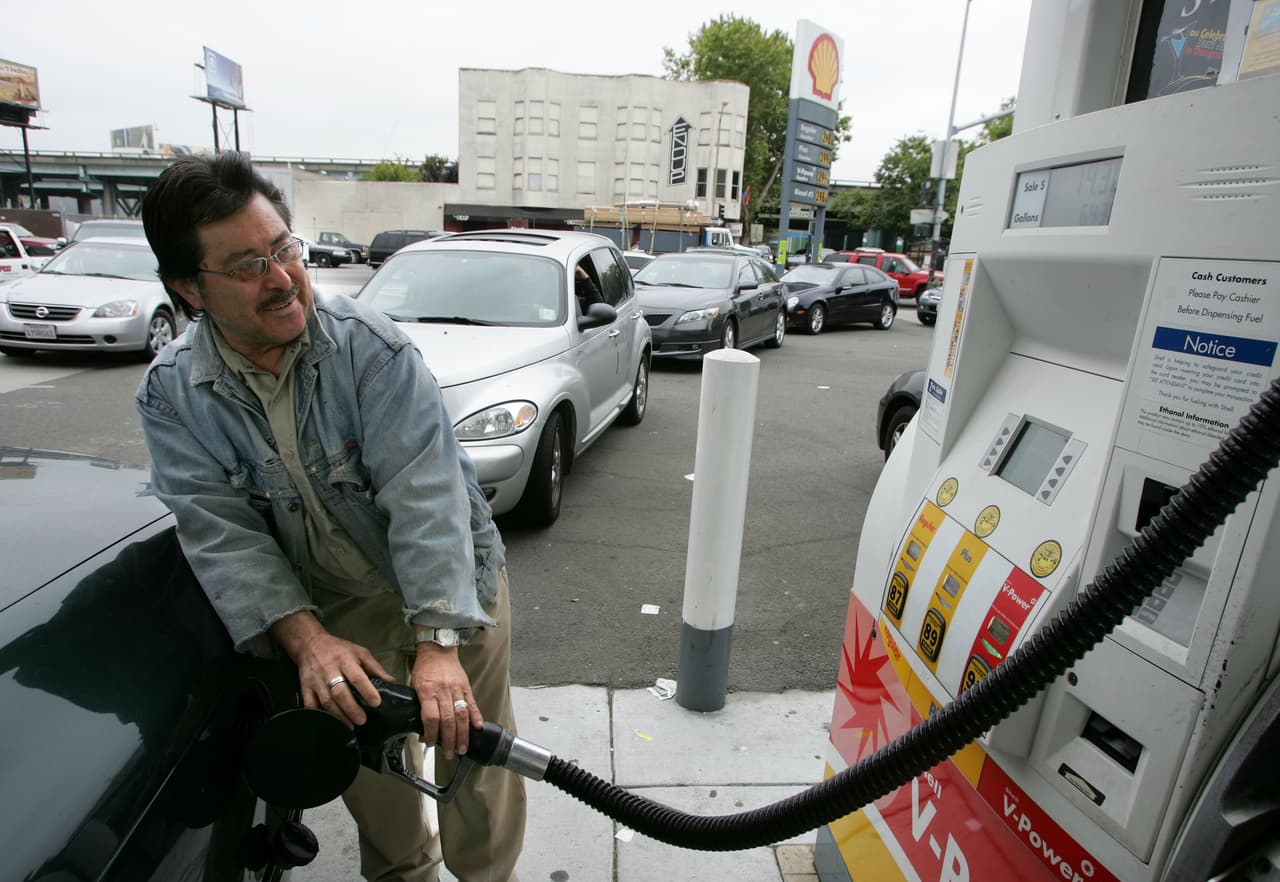 El precio de la gasolina en Bakersfield llega a niveles récord. Te decimos cómo puedes optimizarla.