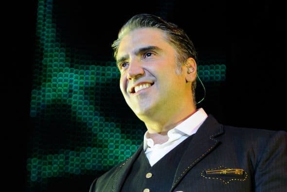 Las fuentes indican que 'Alex' tiene una contusión costal del lado derecho, la cual le impide la adecuada expansibilidad del tórax y le produce dolores intensos.