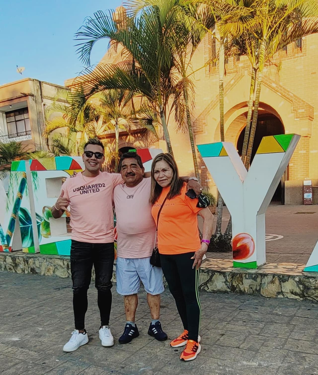 Entre esas bendiciones está consentir a sus papás. 
<b>“Una de mis mayores alegrías fue comprarle a mi mamá su camioneta</b>. Ella se movilizaba en transporte público, verla andar en su camioneta fue una satisfacción que no puedo describir con palabras”.