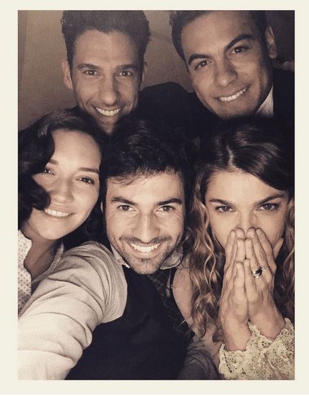 Además se llevan súper bien con todo el elenco.