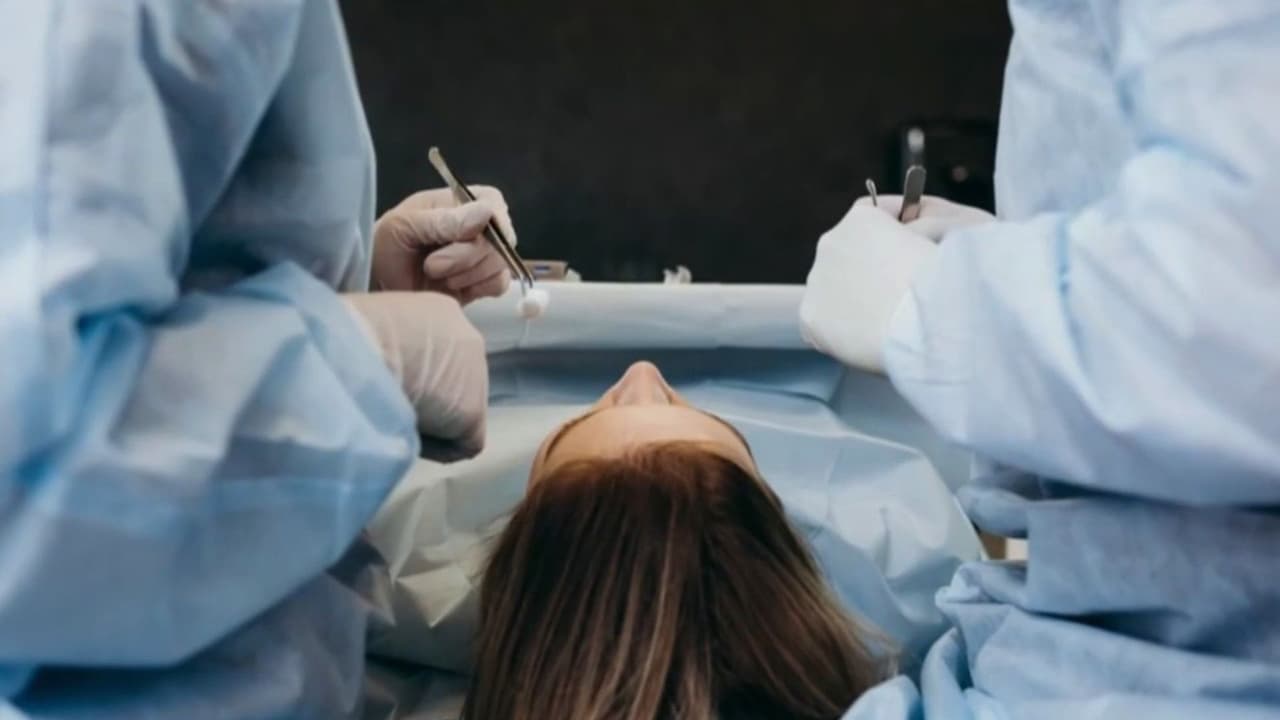 ¿Qué debe verificar un paciente antes de someterse a una cirugía o procedimiento estético?