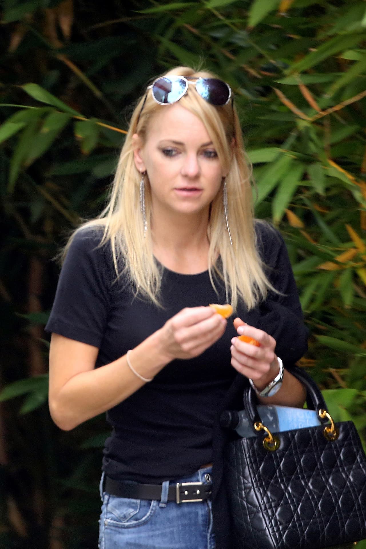 Horas después de haberse dado a conocer la noticia del compromiso entre Katherine y Chris, 
<b>Anna Faris fue de las primeras en felicitarlos</b>.