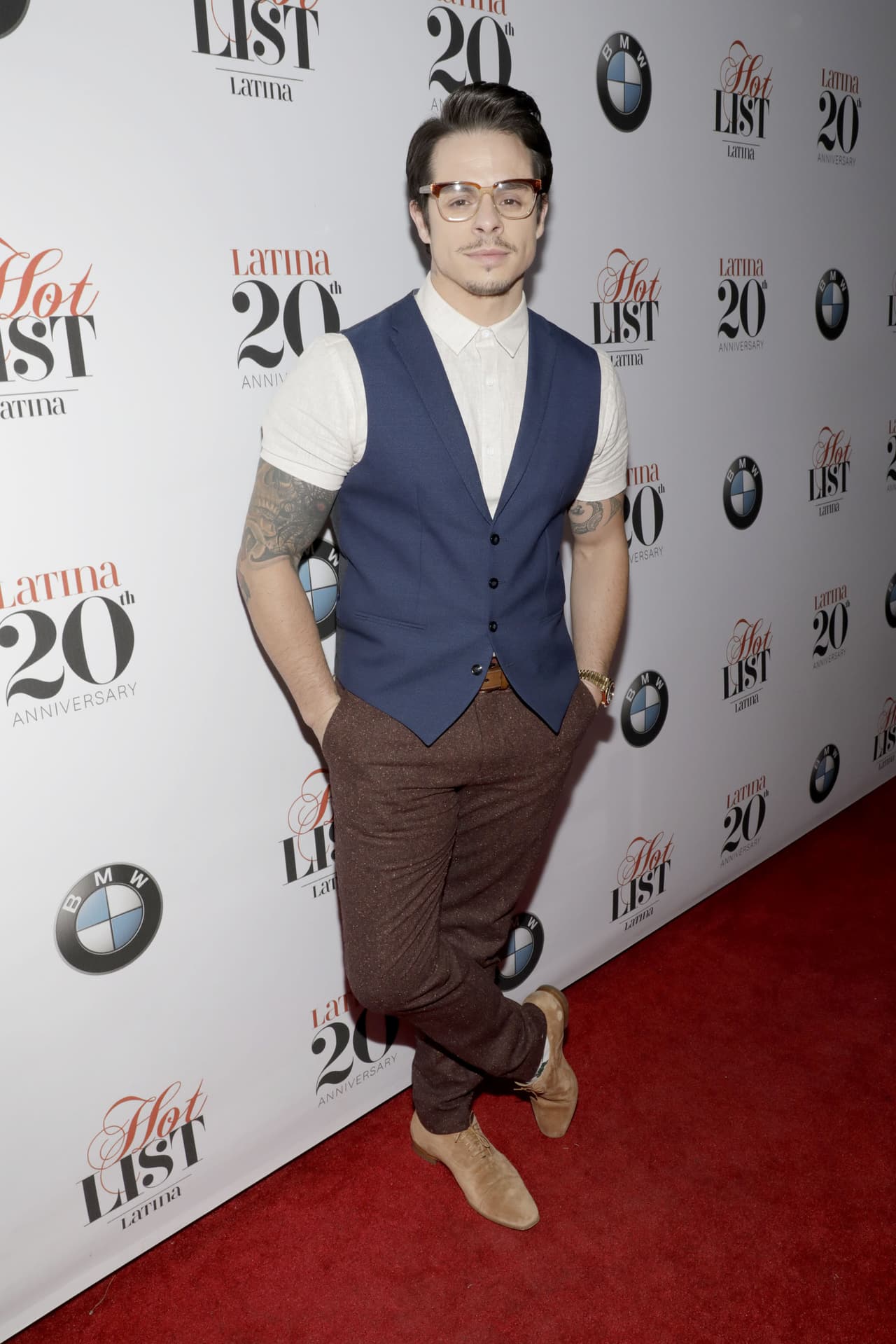 Casper, muy formal en un evento de la revista Latina.