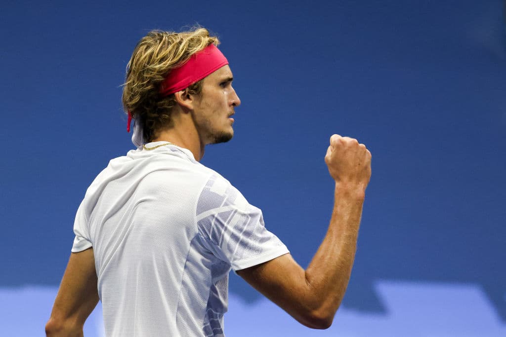 Carreño su puso al frente en los primeros dos sets, pero Zverev le dio la vuelta al juego para terminal con parciales de 6-3, 6-2, 3-6, 4-6, y 3-6.