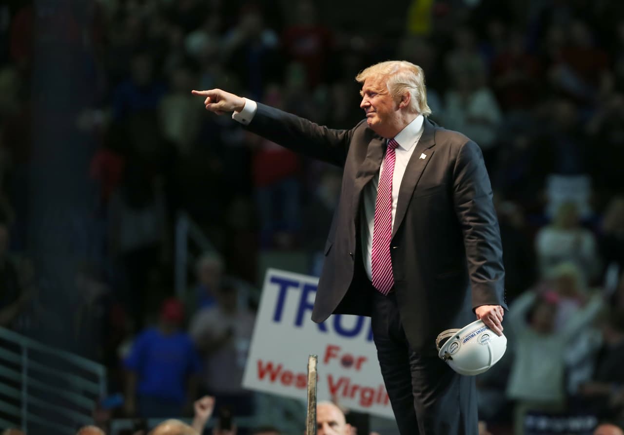 Por qué los republicanos siguen votando si Trump es el único candidato en pie