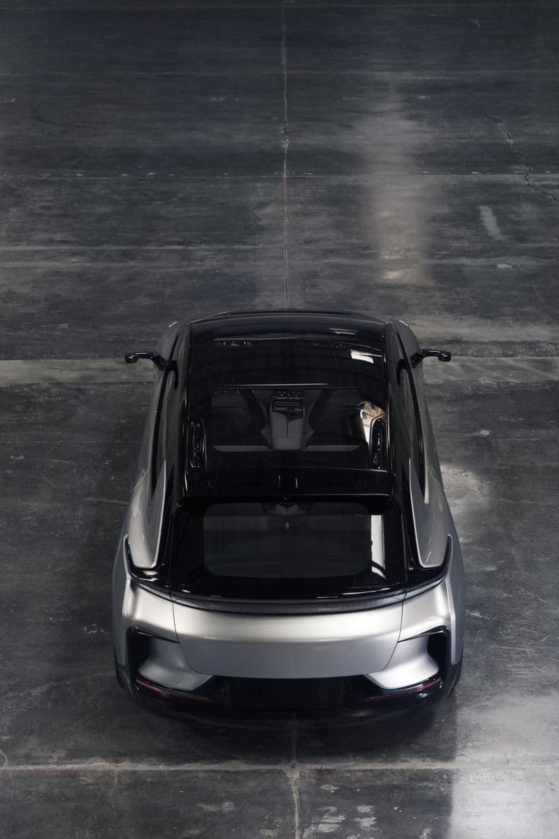 Además de los datos que Faraday Future expresa sobre la performance y el aspecto deportivo del FF 91, afirman que su autonomía será superior a las 378 millas, lo que supera la capacidad de un Tesla actual.