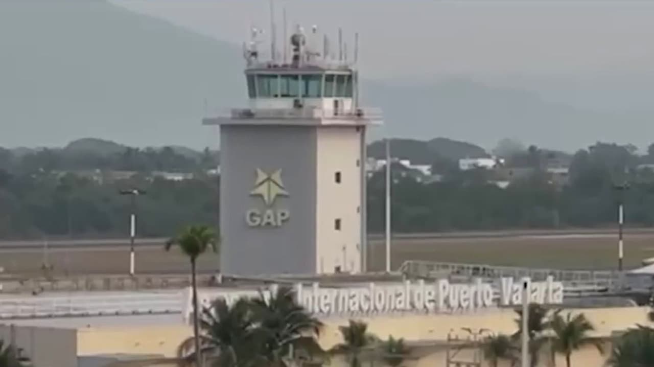 Comenzaron a llegar los vuelos desde Puerto Vallarta hacia Phoenix tras fin de semana violento