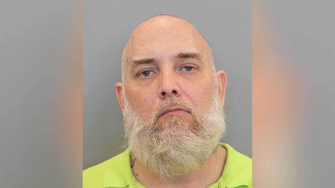 Thomas Lavern Dunlap, enfrentan cargos de posesión de sustancias controladas.