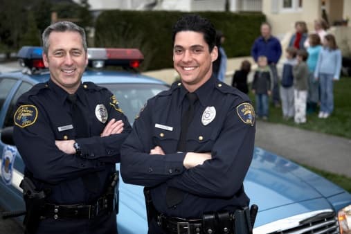 <b>Oficial de Policía.- </b>Pese a que en algunos países este tipo de ocupaciones son consideradas como propensas a la corrupción, los elementos de seguridad se colocan en la posición número cinco de la lista al obtener 7.8 puntos de 14. Desafortunadamente, también es señalada como una de las ocupaciones peor remuneradas.