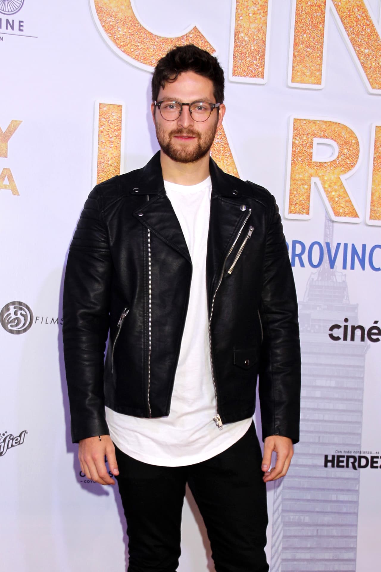 Aunque duraron muy poco como novios, el actor aclaró que sí "hizo muchas cosas" junto a ella.