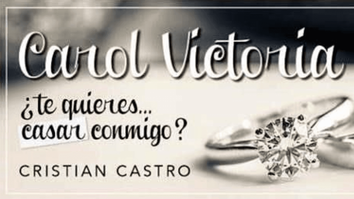 El cantante, publicó este anuncio en el diario mexicano Reforma y formalizó la petición a mitad de uno de sus conciertos frente a sus fans. "Mi amor, ¿te casarías conmigo?", dijo Cristian Castro arrodillado cuando su novia llegó al escenario. Ella tomó el micrófono y dio el "sí", emocionada. Después de que el cantante le puso el anillo de compromiso a su novia y la pareja se besó entre aplausos, gritos y flashes del público.