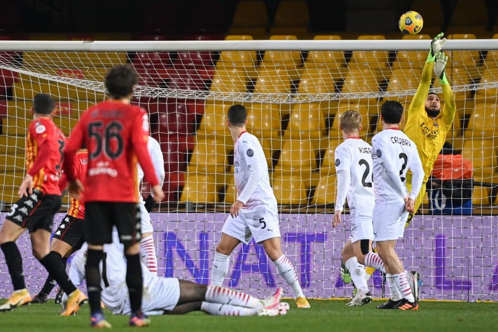 Milan se impuso al Benevento por 2-0. Sin sus estrellas, los ‘rossoneros’ triunfaron con goles de Frank Kessié y Rafael Leao y ya es líder de la Serie A.