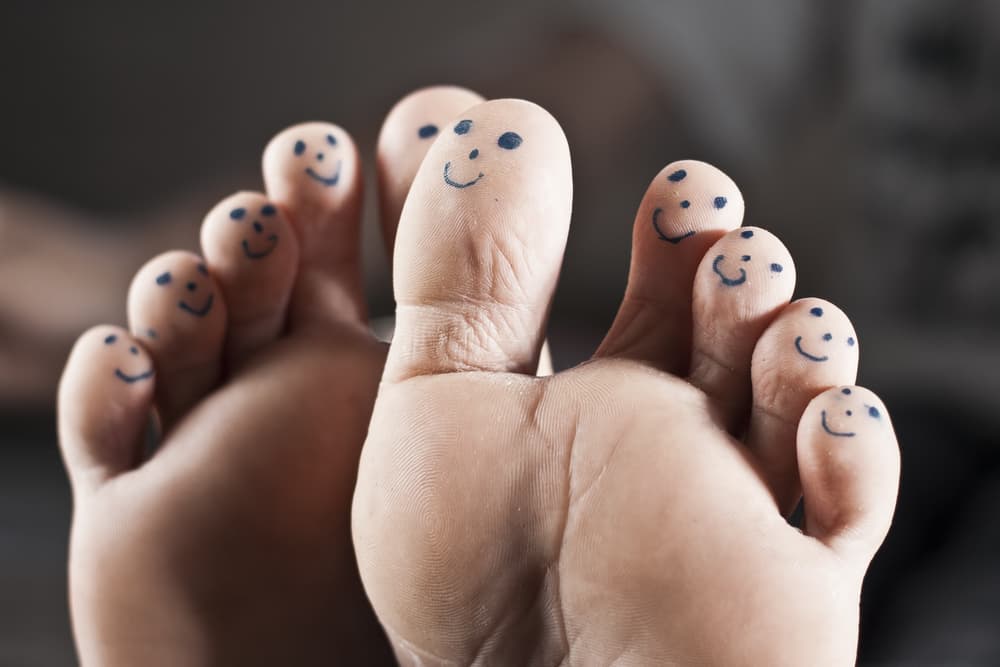 A través de técnicas como la reflexología holística, se puede aprender mucho de nuestra evolución corporal, mental y espiritual. Y también se han hecho estudios en donde se dice que la forma de los pies puede brindar información sobre nuestra personalidad.