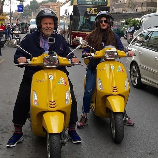 Ahora que su hija se mudó a Washington para comenzar sus estudios universitarios, Raúl la extraña, pues ya no tiene a su compañera de aventuras.