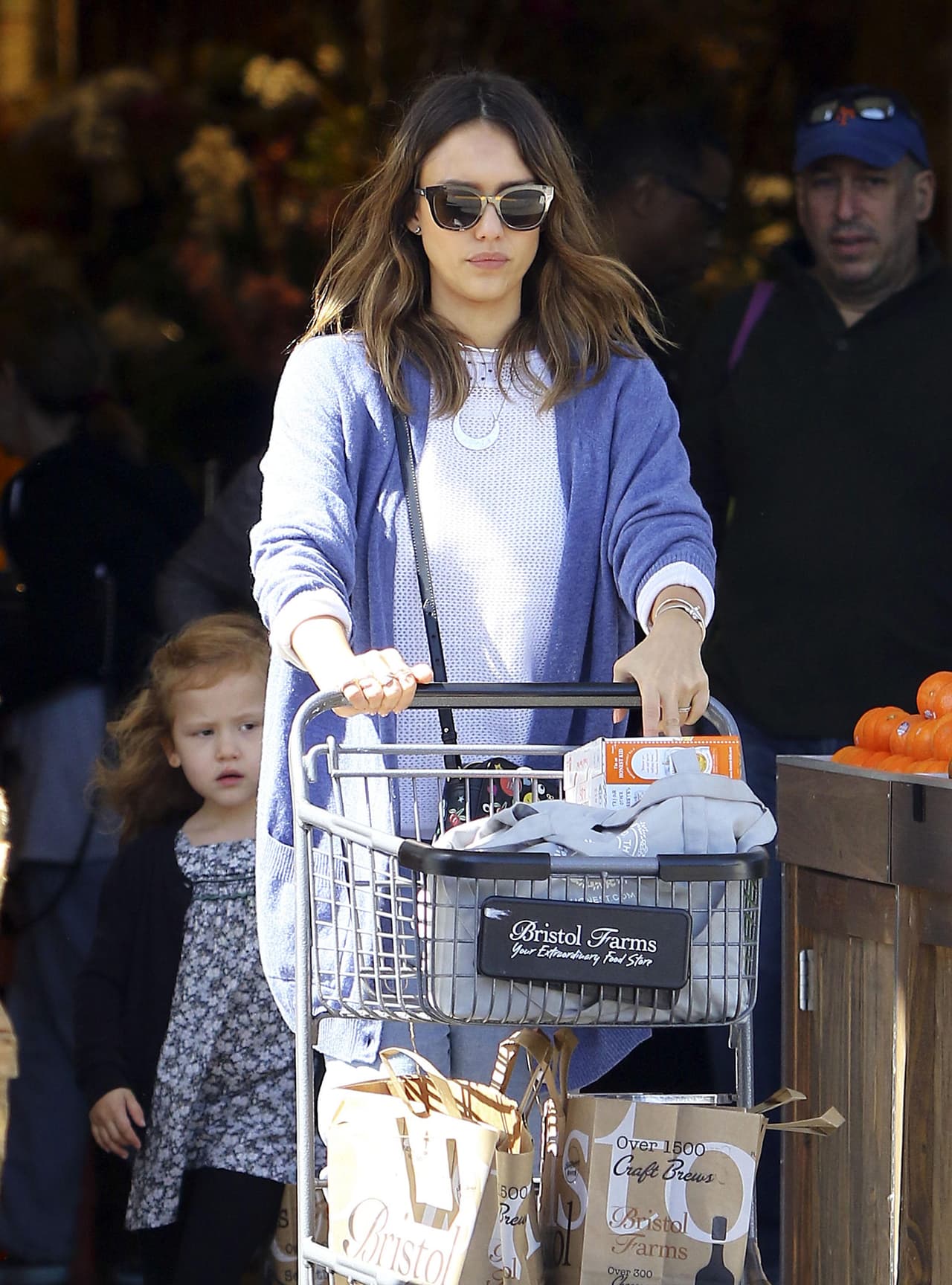Salió con pura comida rica y nutritiva.