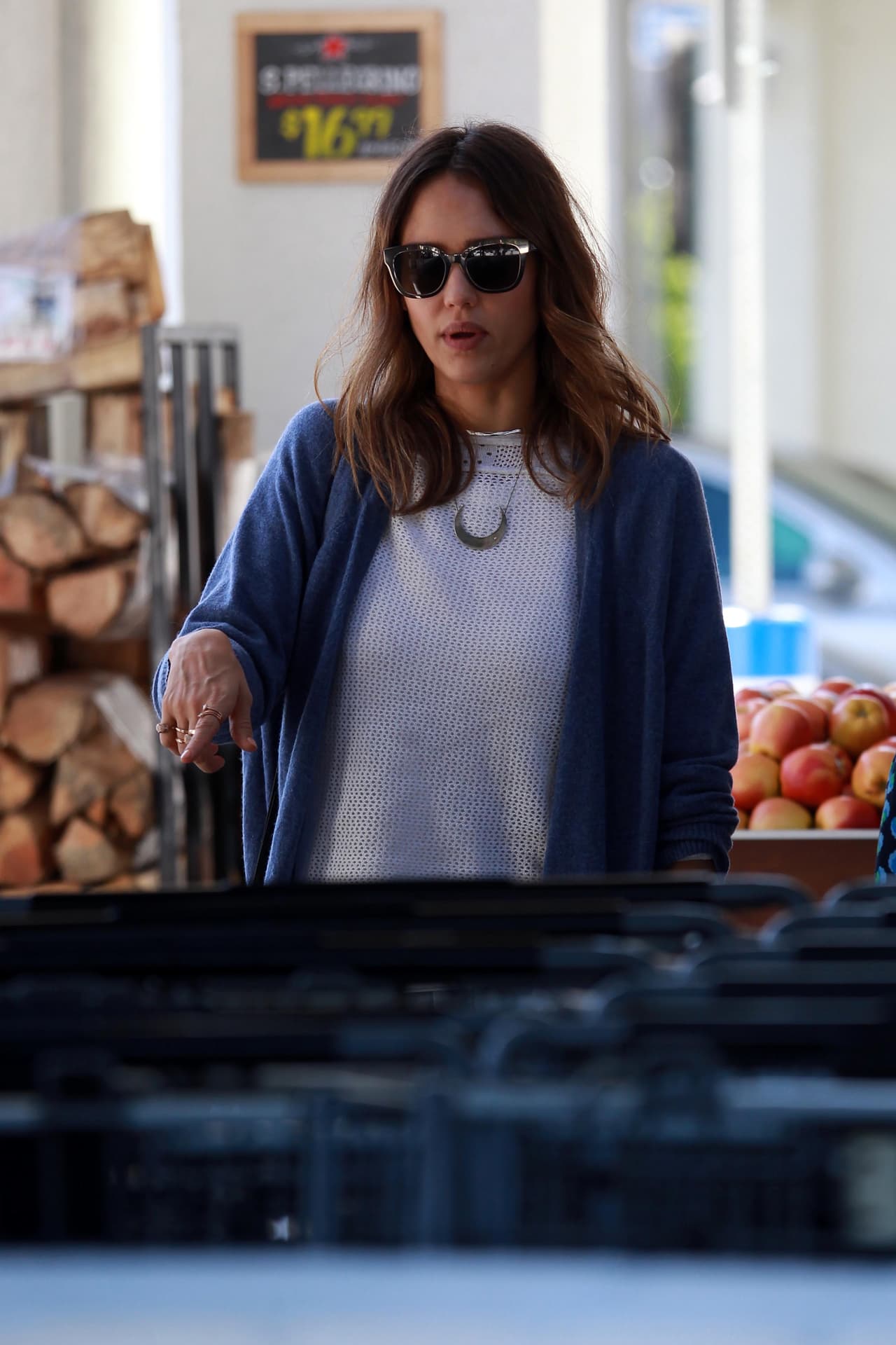 Se fue a surtir su despensa al súpermercado.