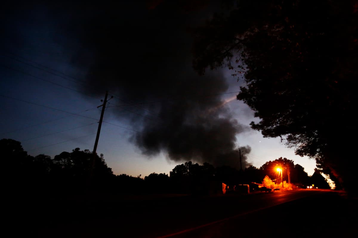 Un muerto y varios heridos tras explosión de un oleoducto en Alabama