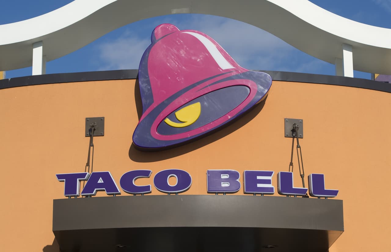 Taco Bell informó en sus redes sociales que algunos de sus restaurantes en Estados Unidos cerrarán al público y solo se venderá por el auto servicio y a través de entregas a domicilio.