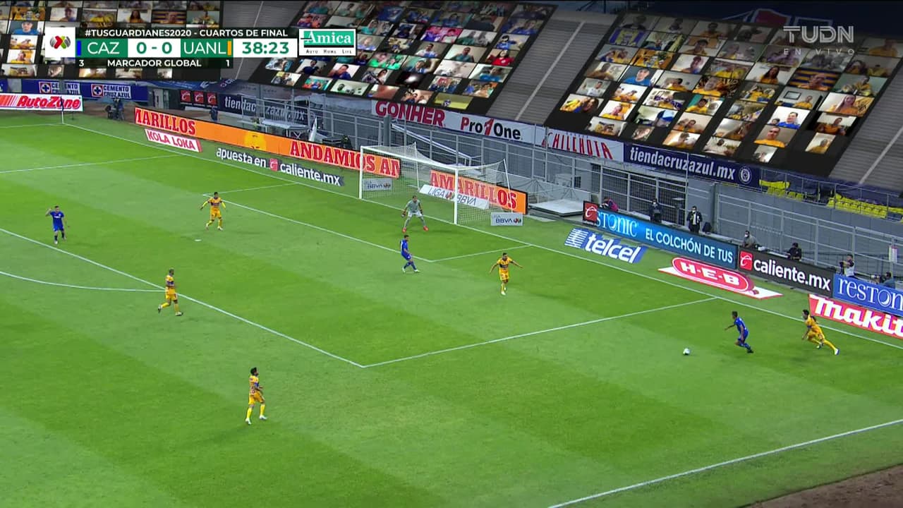 ¡TIRO ATAJADO! disparo por Elias Hernandez.