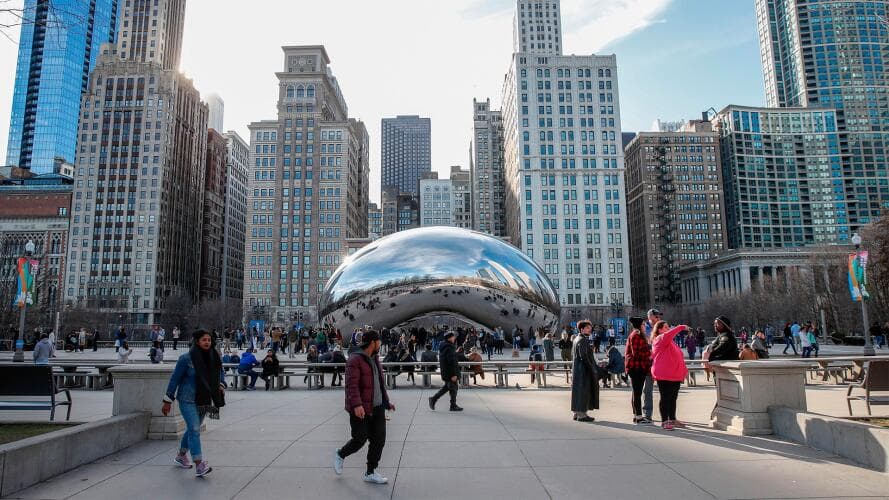 <b>¡Feliz cumpleaños, Chicago!</b>
<br>La Ciudad de los Vientos celebró sus 185 años en marzo de este año. En Noticias Univision Chicago 
<a href="https://www.univision.com/local/chicago-wgbo/chicago-celebra-185-anos-fotos" target="_blank">hicimos un recuento de la historia de la ciudad</a>, en la que actualmente la población latina aporta una gran parte de la cultura local.
