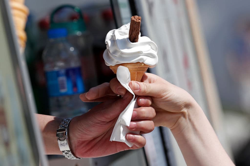 <b>Capital del helado</b>: El mundo de los 
<a href="https://www.univision.com/local/philadelphia-wuvp/mejores-helados-disfrutar-verano-filadelfia-fotos">helados </a>continúa creciendo, con una gran cantidad de nuevas ofertas locales en expansión y adorados artesanales, desde remolinos de conos adornados con espolvoreados hasta helados pegajosos cubiertos de tarta, golosinas y los favoritos de los locales con pretzel.