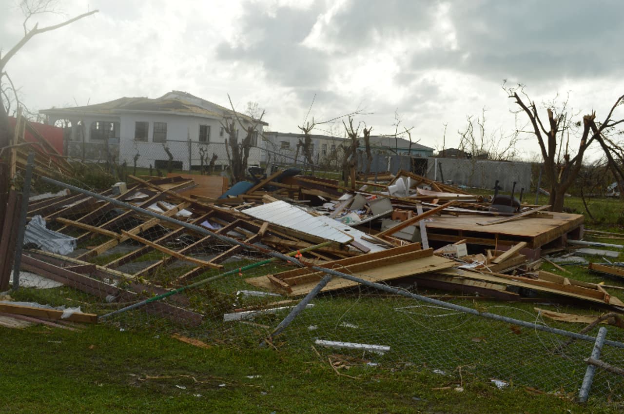 Según las autoridades de la isla de Barbuda, el 90 % de las estructuras han quedado "totalmente destruidas" por la fuerza de Irma.