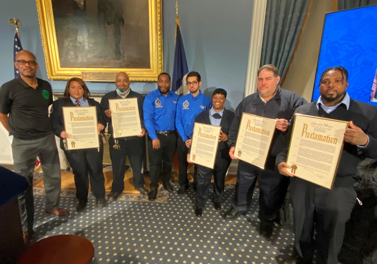 "Por desgracia, aquí en Nueva York nos enfrentamos a estas situaciones porque siempre somos un objetivo. Pero, afortunadamente, yo estaba en posición de ayudar en todo lo posible y me siento afortunado de haber podido hacer todo lo posible para que la gente de esta gran ciudad se sintiera segura en un momento de terror" R Joseph Franchi. 
<br>