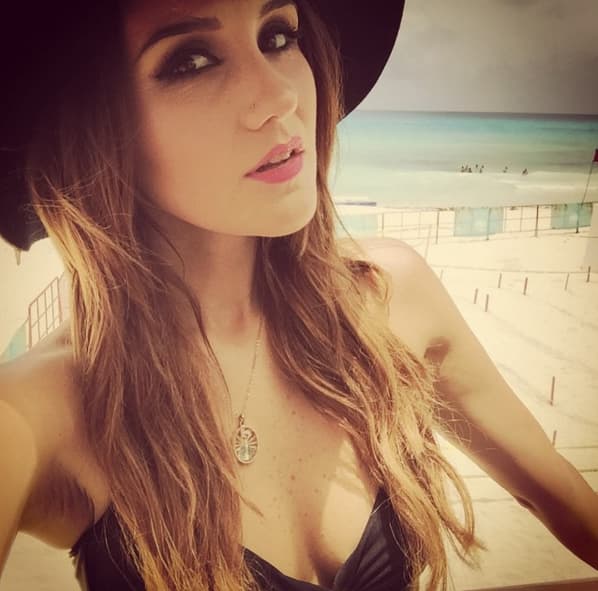 Le gusta usar diferentes tipos de bikinis, tiene de muchos colores y texturas.