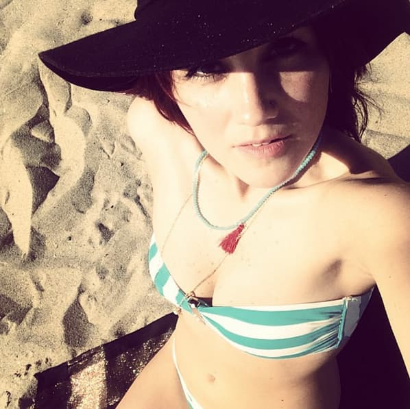 Y en la playa ni se diga, esos bikinis que utiliza demuestran que el gimnasio le da buenos resultados.