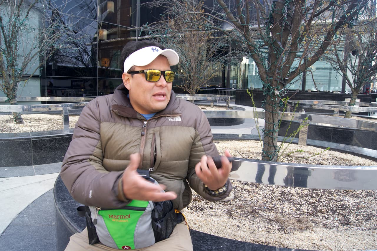 Eduardo Suárez reclama que fue víctima de discriminación y racismo.