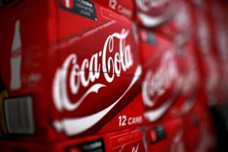 Coca-Cola anuncia el recorte de mil millones de dólares por sus bajas ventas