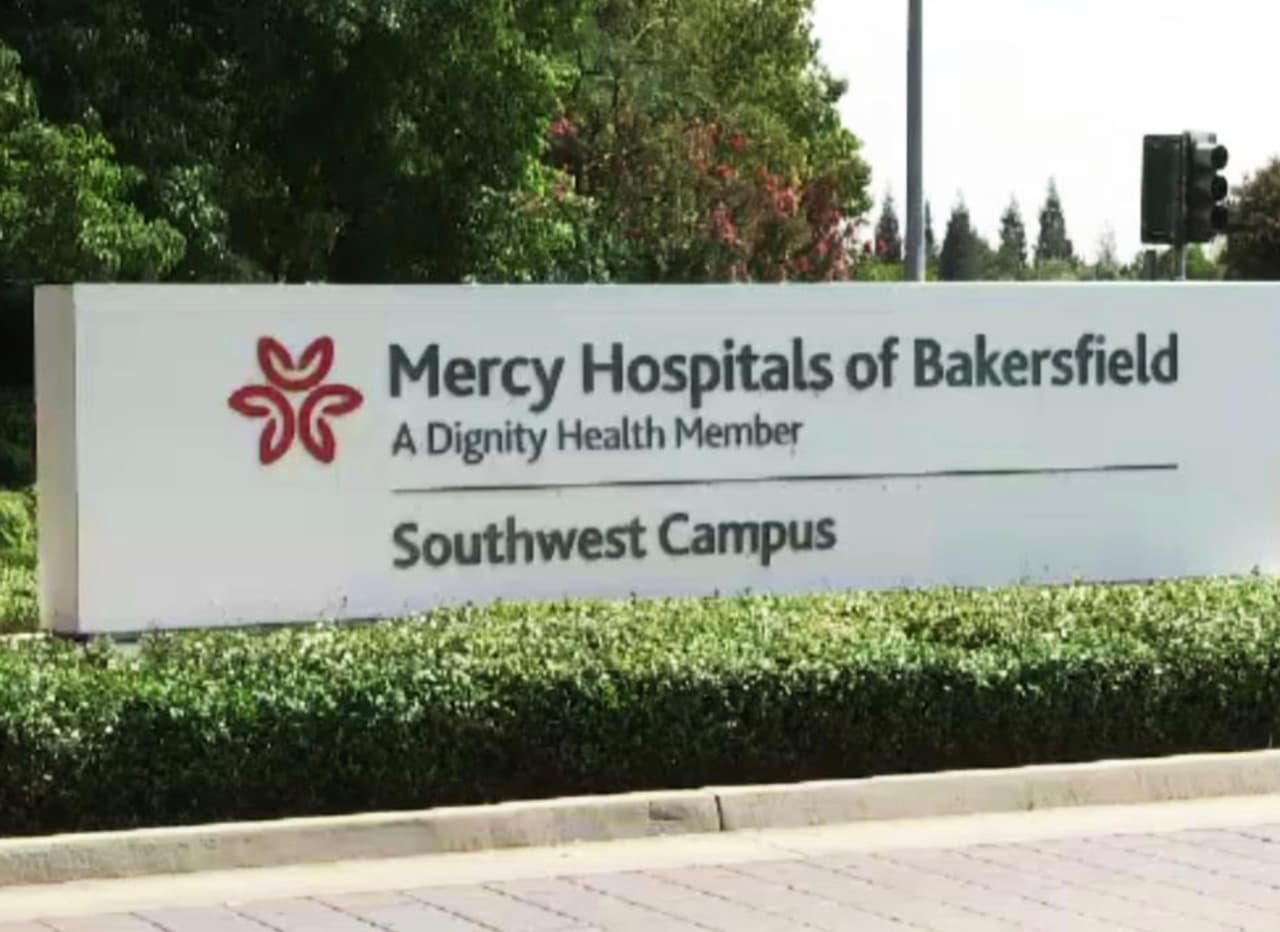 Ocho familias de Bakersfield acusaron al mismo ginecólogo por negligencia médica, pero seguirá ejerciendo