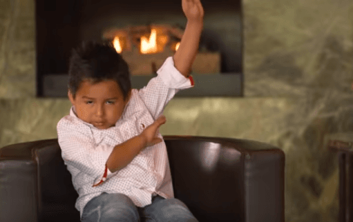 Giovani aprovechó el momento para presumir su mirada de galán.