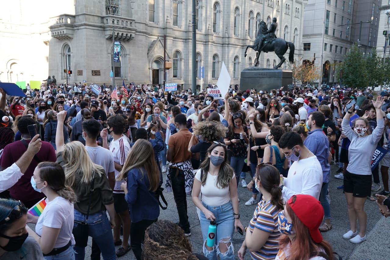 Filadelfia en camino a relajar más restricciones de COVID-19 a medida que disminuyen los casos