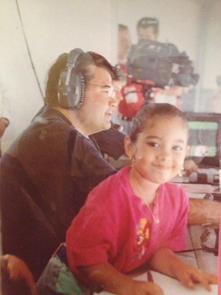 La locutora es una 'daddy's girl' y desde pequeña pensaba seguir los pasos de su padre, convirtiéndose en una comentarista deportiva al igual que él.