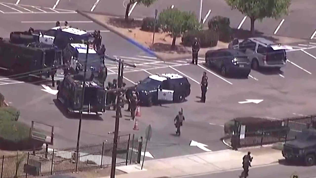 Tiradores de la mezquita de San Diego se conocieron en Internet y dejaron manifiestos supremacistas