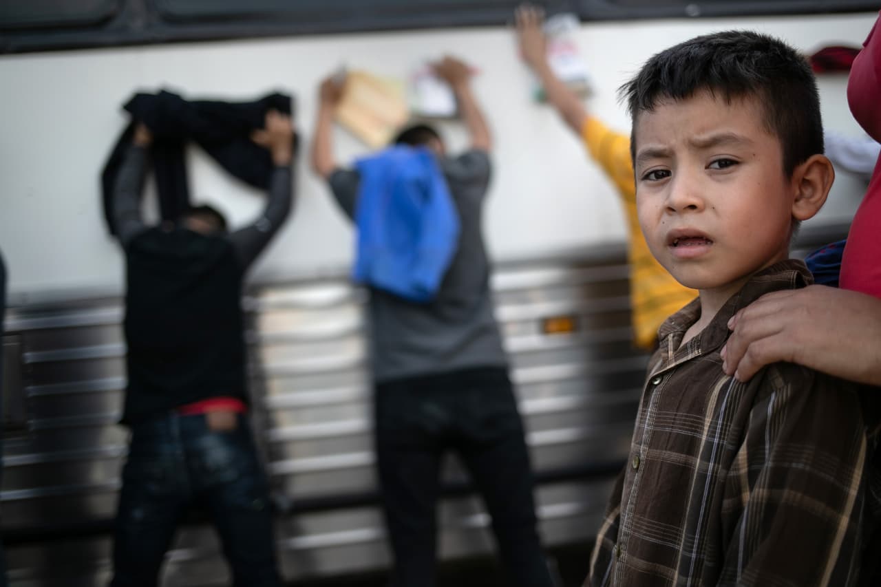 Nueva oleada migratoria en la frontera pone a prueba política de Biden