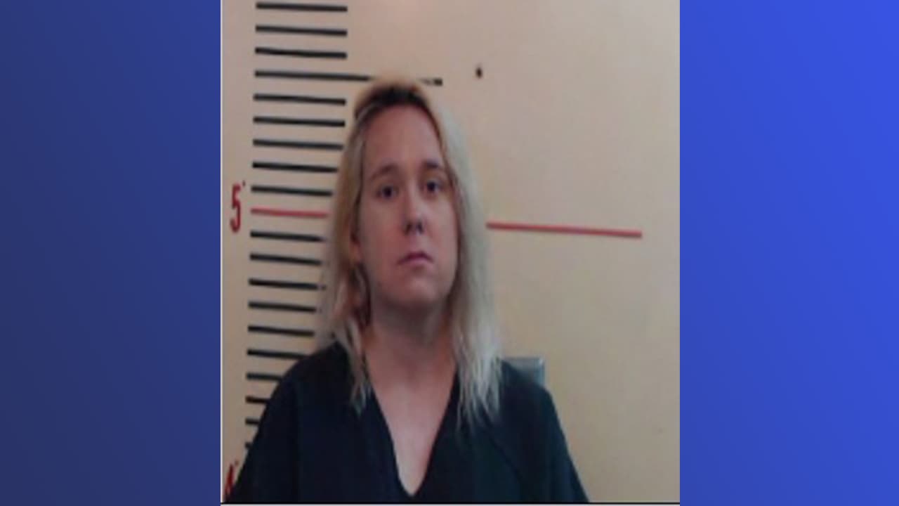 Su perro murió por golpe de calor bajo 102 grados y la arrestan