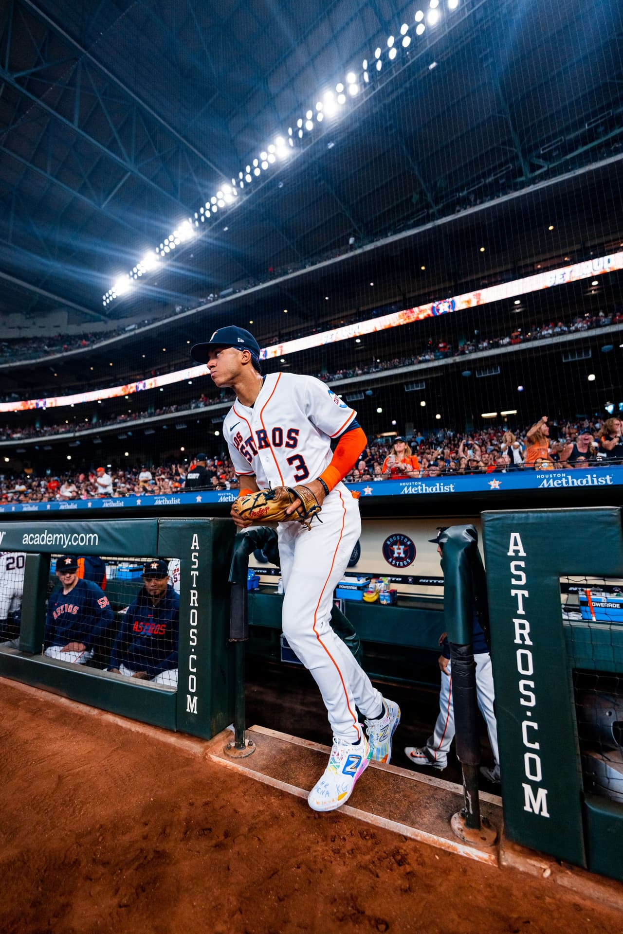 Texas Children's Hospital junto a los Astros de Houston han acordado 
<b>hacer una actividad que beneficie el desarrollo creativo de los pacientes.</b>
<br>
<br>Una de las actividades en las que han innovado 
<b>ha sido poder decorar los tenis de un jugador de béisbol de los Astros.</b>