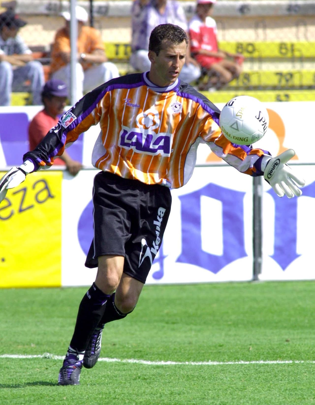 Félix Fernández también arribó al Bajío para disputar la titularidad con el 'Gato'. Recordemos que el festejo del 'perrito' de Cuauhtémoc Blanco fue inventado contra el Celaya.