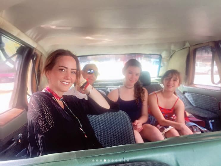 Cualquier lugar es bueno para coleccionar recuerdos en familia.