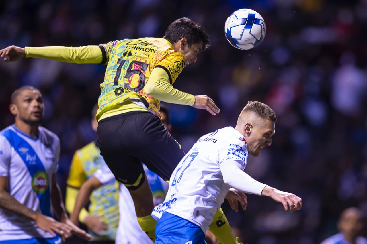 La primera parte fue para Puebla. Los camoteros llegaron a línea final en más de tres ocasiones claras de gol, pero la falta de tino y la ansiedad de los delanteros evitaron inaugurar el marcador.