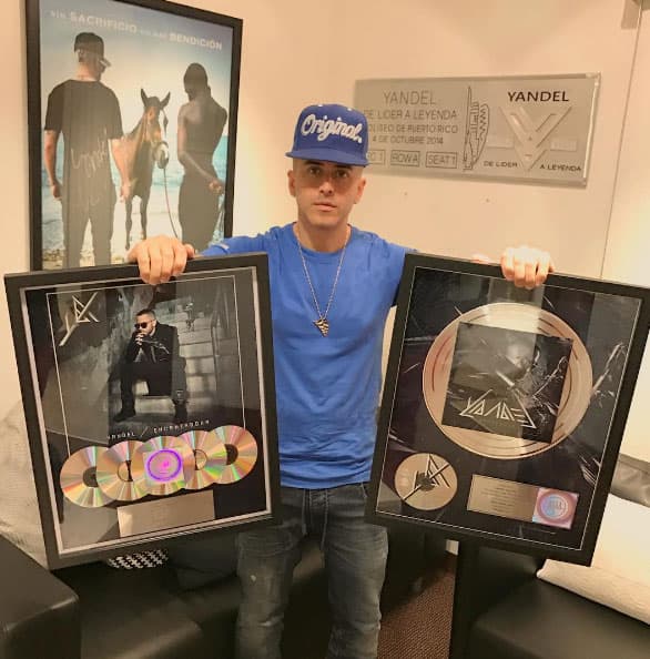 Ha conseguido discos de oro, platino y muchos reconocimientos por todo Latinoamérica.