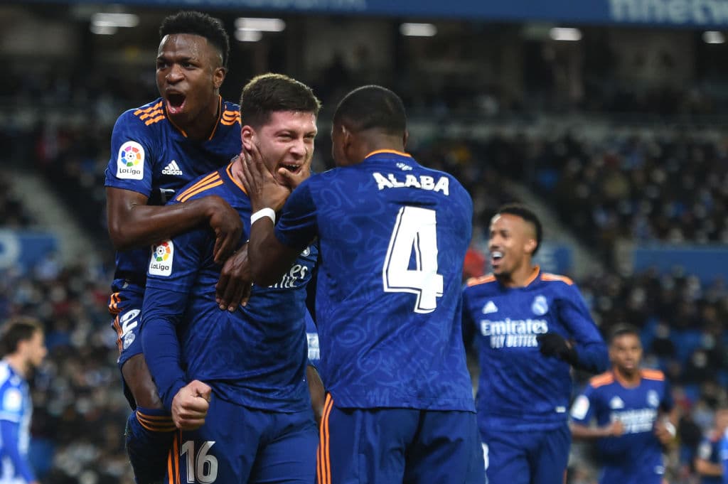 La defensa del Real Madrid brilla en San Sebastián, Luka Jovic se luce con gol y asistencia y el Madrid es lider solitario con 39 unidades.